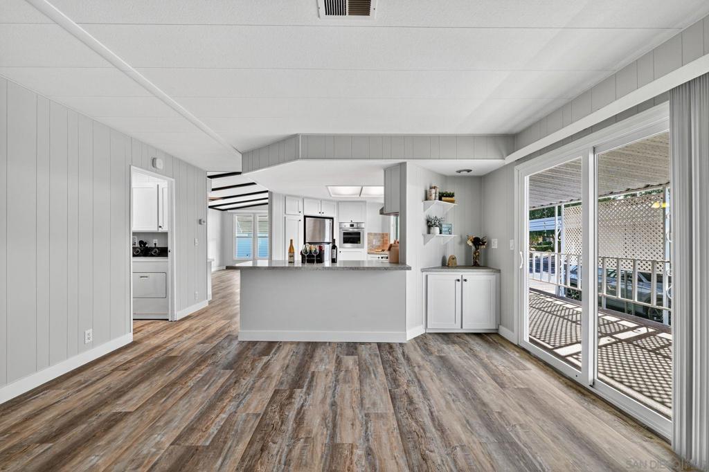 MLS #250043107SD image #9