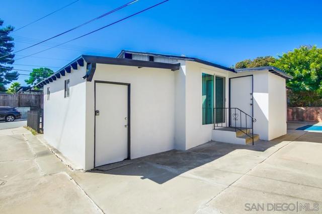 2609 2611 Montclair St, San Diego CA: https://media.crmls.org/mediaz/1107f028-f96e-4d89-95c2-b92b66bbd17b.jpg