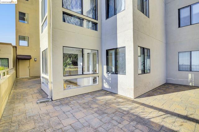 Image 43 of 59 For 545 Pierce St  2112