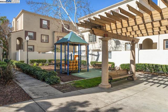 43 Rain Walk, Milpitas CA: https://media.crmls.org/mediaz/11083483-9c28-43f0-b91b-f4d1f407ae5c.jpg