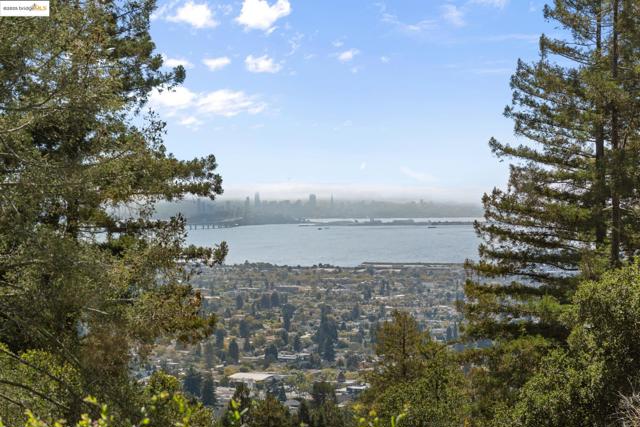 1148 Cragmont Ave, Berkeley CA: https://media.crmls.org/mediaz/110838d6-9c65-4590-9c3b-91676e500594.jpg