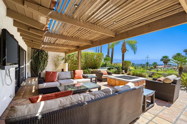 40480 Via Entrada, Rancho Mirage CA: https://media.crmls.org/mediaz/11084d67-b723-406c-b41b-f15ff3d3095e.jpg