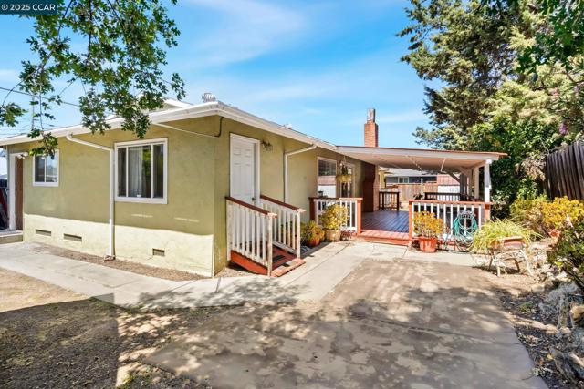 1216 Sherlock Way, Concord CA: https://media.crmls.org/mediaz/11084f52-cc24-49b4-a3bb-ba8501a17168.jpg