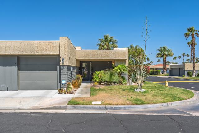 3162 Sunflower N Loop, Palm Springs CA: https://media.crmls.org/mediaz/1108d9c0-c362-48e4-a312-58250b041d4b.jpg