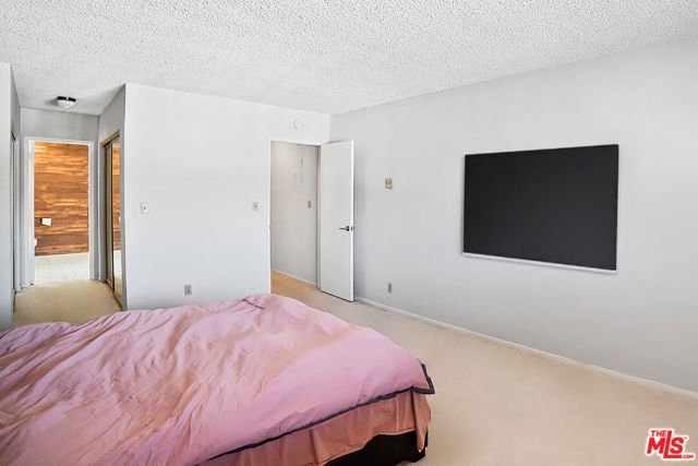 5950 Buckingham, Culver City CA: https://media.crmls.org/mediaz/1108fa0f-6de6-433e-b47a-d305df885016.jpg