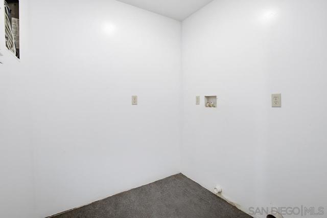 131 Scenic Dr, El Cajon CA: https://media.crmls.org/mediaz/1109793b-897f-4385-b1c8-f0a0512dc50e.jpg