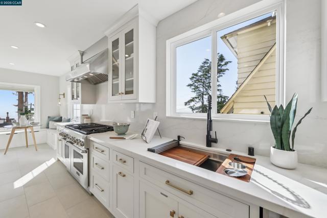 680 Grizzly Peak Blvd, Berkeley CA: https://media.crmls.org/mediaz/110a711b-5a8c-4485-8bb7-78fa2e7b530c.jpg