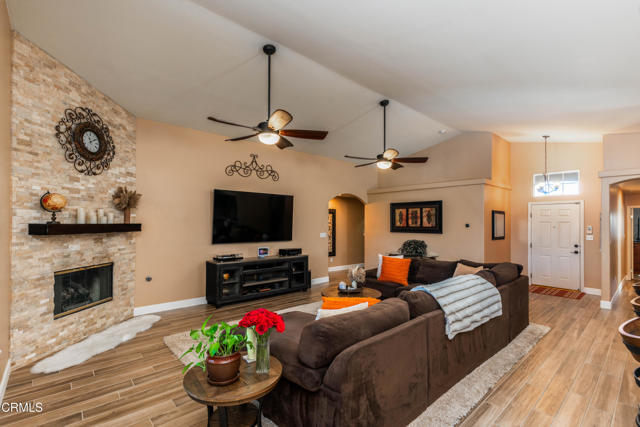 Detail Gallery Image 7 of 31 For 4813 Smokey Mountain Way, Bakersfield,  CA 93312 - 4 Beds | 2 Baths