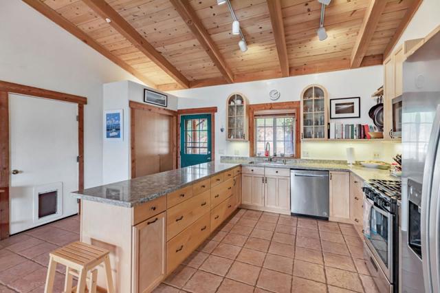 18 Asoleado Drive, Carmel Valley CA: https://media.crmls.org/mediaz/110ad6f9-64e2-4c69-b2a5-9200106ed01a.jpg