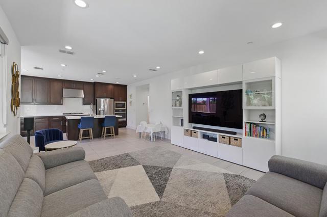 410 E Redberry Place, Mountain House CA: https://media.crmls.org/mediaz/110b126b-0c89-4048-b948-bcef8b880ed4.jpg