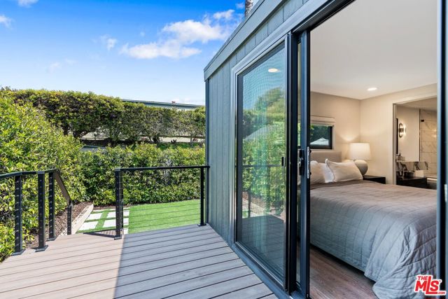 29500 Heathercliff Road, Malibu CA: https://media.crmls.org/mediaz/110b4a17-cd80-4d56-b92a-7c86939b4d19.jpg
