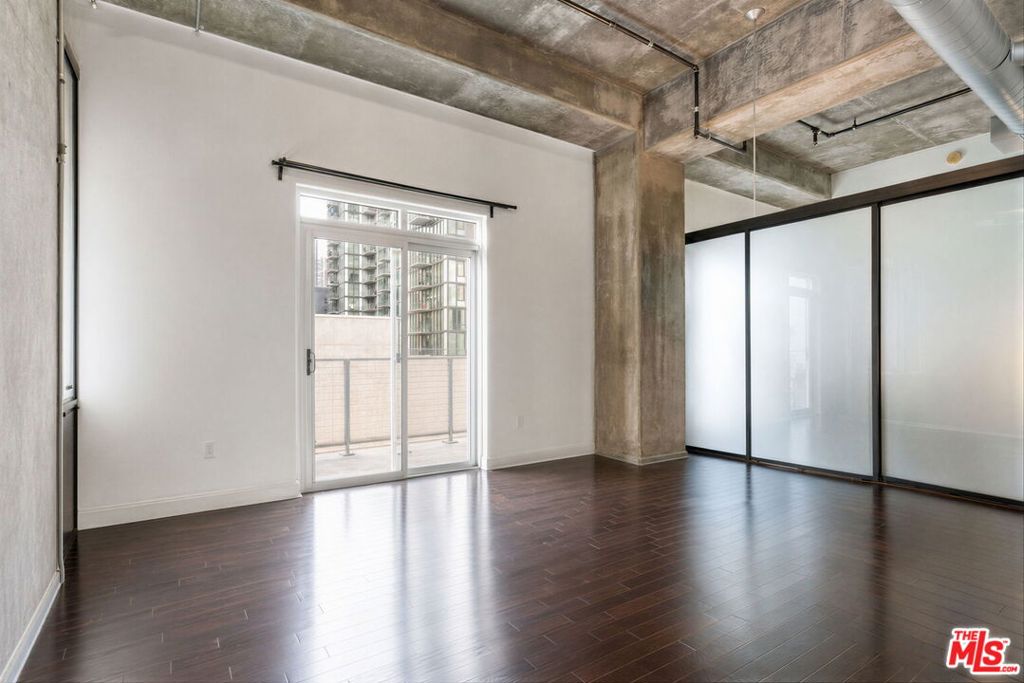 https://media.crmls.org/mediaz/110c75a0-8def-4712-a021-c0c124f14b54.jpg?preset=X-Large