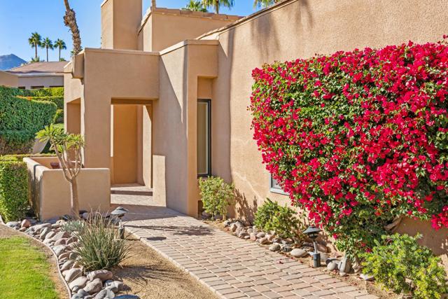 73481 Poinciana Place, Palm Desert CA: https://media.crmls.org/mediaz/110c8ccc-46e5-4a5c-b436-b40c2a69f4f6.jpg