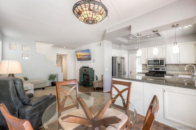 12127 Corte Napoli, San Diego CA: https://media.crmls.org/mediaz/110cea26-781c-4522-b45c-c13a78c9863c.jpg
