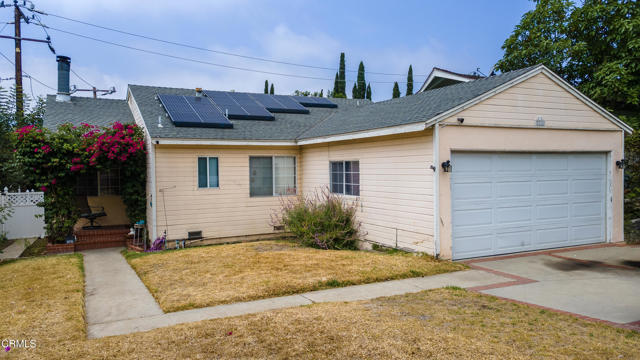 3036 Fairesta Street, La Crescenta CA: https://media.crmls.org/mediaz/110d0f30-5146-49c1-bb81-44c9280b139c.jpg