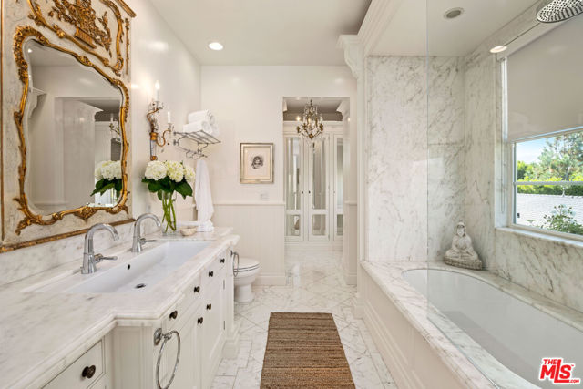 28870 Hampton Place, Malibu CA: https://media.crmls.org/mediaz/110d1366-3db0-4314-9e6b-ae0367566ffb.jpg