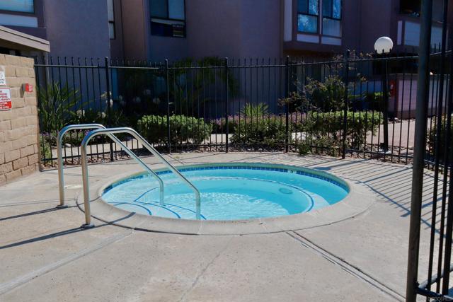 9120 GRAMERCY DR, San Diego CA: https://media.crmls.org/mediaz/110d4dac-9eb3-4bc6-a14a-964c990a68af.jpg