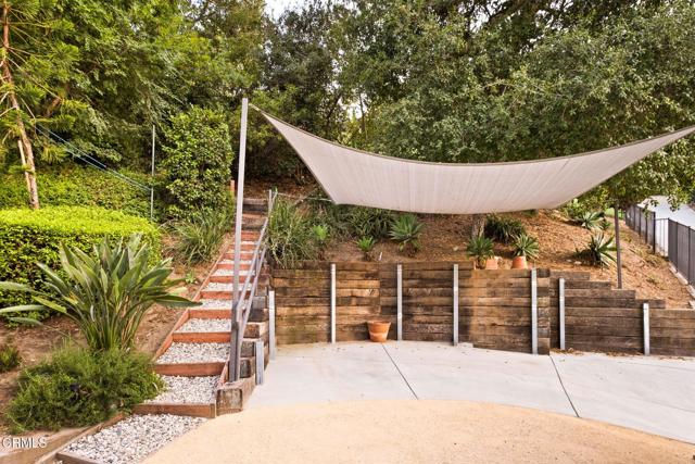 1256 Club House Drive, Pasadena CA: https://media.crmls.org/mediaz/110d6ba2-0529-48d4-a386-f44033e2abb8.jpg