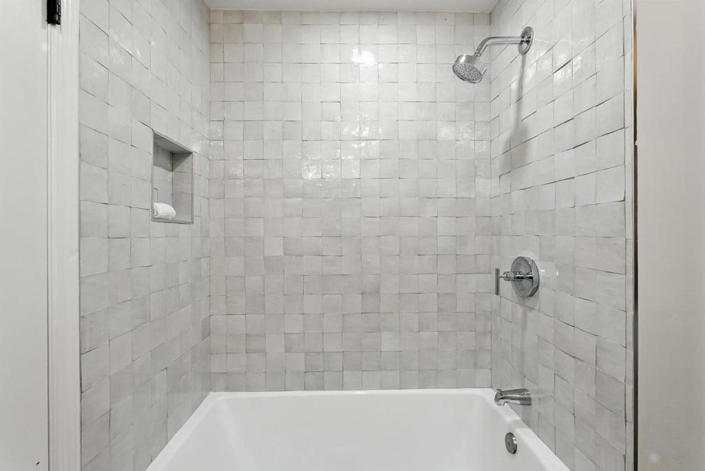 https://media.crmls.org/mediaz/110d7ad0-c332-435e-8584-5820ebe59144.jpg?preset=X-Large