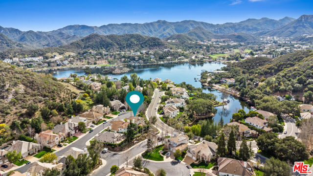 219 Baybrook Court, Lake Sherwood CA: https://media.crmls.org/mediaz/110db0af-919d-4c53-9f6c-343cfd2016cf.jpg