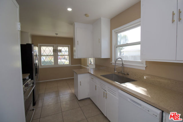 7465 N Forbes Avenue, Lake Balboa CA: https://media.crmls.org/mediaz/110de8ff-974c-449b-9750-c27002f4b856.jpg