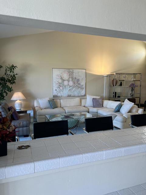 75 Calle Encinitas, Rancho Mirage CA: https://media.crmls.org/mediaz/110ded5d-a7bb-4626-ab72-a8216b420947.jpg