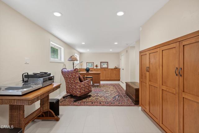 332 Carol Drive, Ventura CA: https://media.crmls.org/mediaz/110e2948-916a-497d-9f9e-adeede6f9c94.jpg
