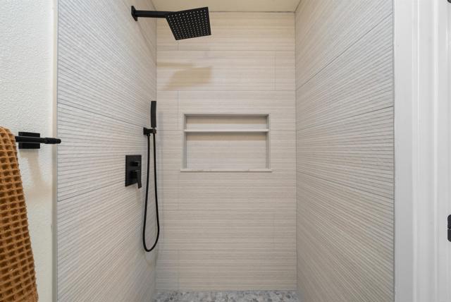Image 20 of 37 For 9065 Heatherdale St
