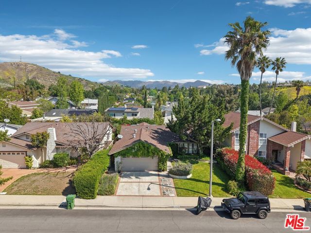 29429 Trailway Lane, Agoura Hills CA: https://media.crmls.org/mediaz/110e77e8-72db-47e0-9aad-6dbb3aa620d6.jpg