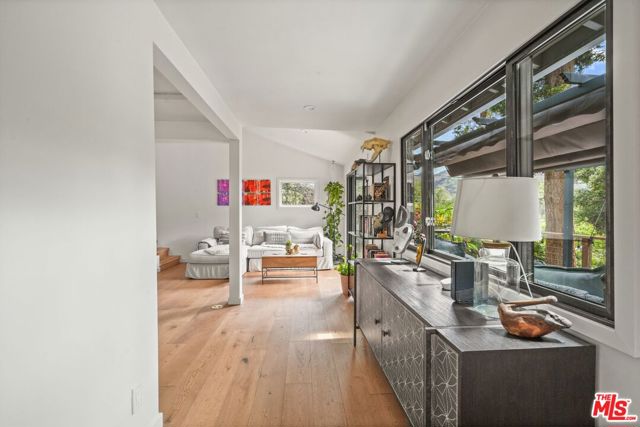 19817 Montau Drive, Topanga CA: https://media.crmls.org/mediaz/110f5f5a-31bc-4d08-8d76-8f5b317f95a4.jpg