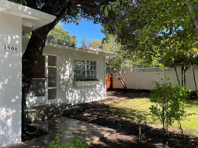 1908 Menalto Avenue, Menlo Park CA: https://media.crmls.org/mediaz/110f84ef-eea7-497c-b2f8-be8555dad9bb.jpg