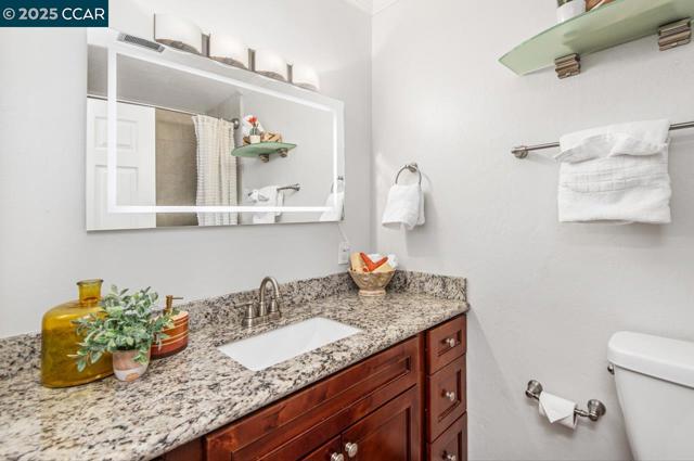 2742 Oak Rd, Walnut Creek CA: https://media.crmls.org/mediaz/110fb04d-d5f0-4511-a1b8-13fb1b6d5a6b.jpg