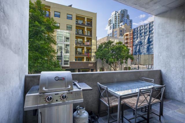 1025 Island Ave, San Diego CA: https://media.crmls.org/mediaz/110ffc58-bc55-4239-bc5b-57fba4fb0a33.jpg