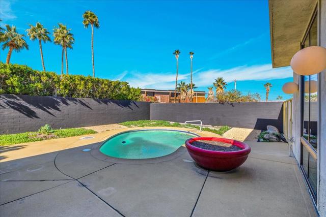 130 W Racquet Club Road #511, Palm Springs, CA 92262