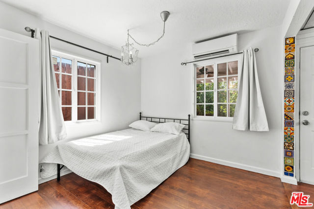 6841 Haywood Street, Tujunga CA: https://media.crmls.org/mediaz/11111391-b65e-4696-9eb6-568216e824d4.jpg