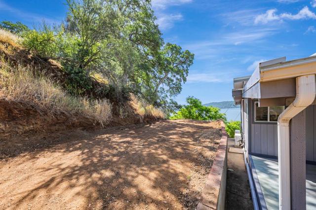 12340 Lakeshore Drive, Clearlake CA: https://media.crmls.org/mediaz/111146aa-b317-40d9-b12c-02e2ec1d31af.jpg