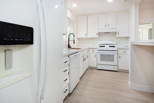 1441 Peacock Blvd, Oceanside CA: https://media.crmls.org/mediaz/11117f0f-dbed-41a3-90a9-9ab02809e5c6.jpg