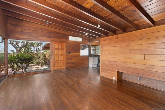 415 W Nutmeg St, San Diego CA: https://media.crmls.org/mediaz/11118955-b59c-4f36-a71a-c3e564ead59d.jpg
