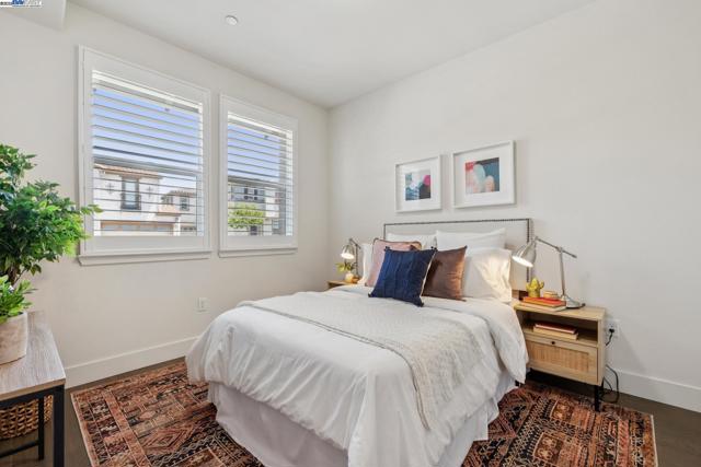 1815 Balsa St, Alameda CA: https://media.crmls.org/mediaz/1112ba29-fc86-4903-9b90-1df4b202cd71.jpg