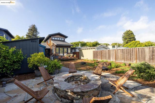 1334 Derby St, Berkeley CA: https://media.crmls.org/mediaz/1112fa54-73a1-4bd0-80d9-629e8d65cbe4.jpg