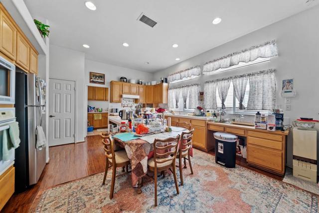 Detail Gallery Image 19 of 34 For 1999 Pecan Tree St, Hemet,  CA 92545 - 4 Beds | 2/1 Baths