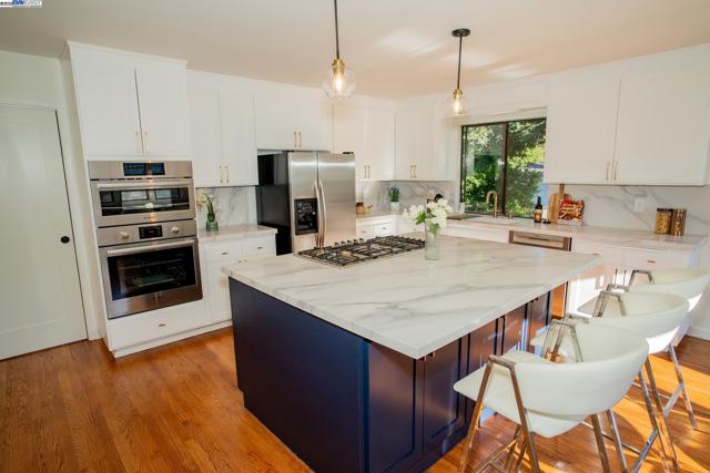 4732 Mira Vista Drive, Castro Valley CA: https://media.crmls.org/mediaz/111397b8-6297-4486-84d6-f0a9e54ee5b7.jpg