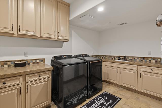 2489 Tuscany Heights Drive, Palm Springs CA: https://media.crmls.org/mediaz/1113e0f8-b7b7-4c8b-94c8-e160fcb2ee52.jpg