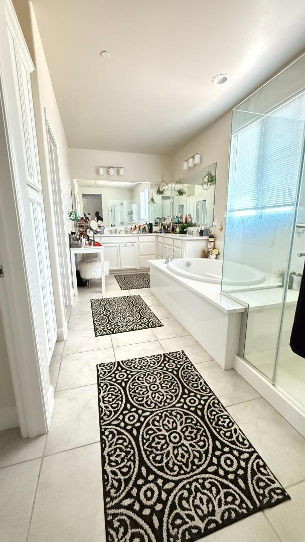 755 Alicante Drive, Hollister CA: https://media.crmls.org/mediaz/11140106-74b9-4463-b145-77a0ada4bdb3.jpg