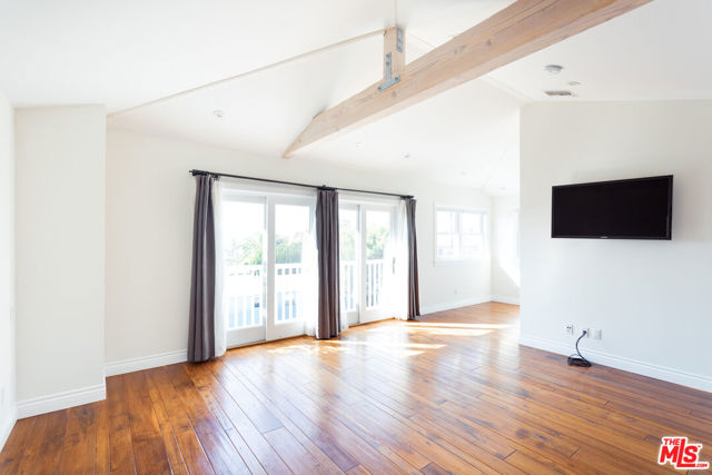 702 Pacific Ave., Venice CA: https://media.crmls.org/mediaz/11142fb4-7b03-4c4d-99dc-587b3e7503fb.jpg