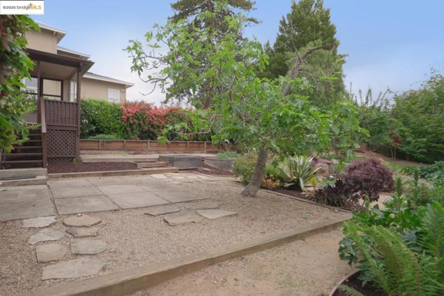 68 Fairview Ave., Piedmont CA: https://media.crmls.org/mediaz/11150234-ca36-4af1-91f5-8232f65725d0.jpg