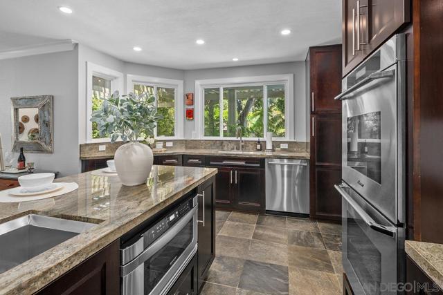 12516 Rougemont Pl, San Diego CA: https://media.crmls.org/mediaz/1115e753-cdcb-4eb6-8bba-56341cb62442.jpg