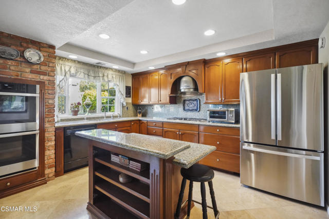744 Calle Las Colinas, Newbury Park CA: https://media.crmls.org/mediaz/11161b28-aeda-4d42-affc-cfe70f52378a.jpg