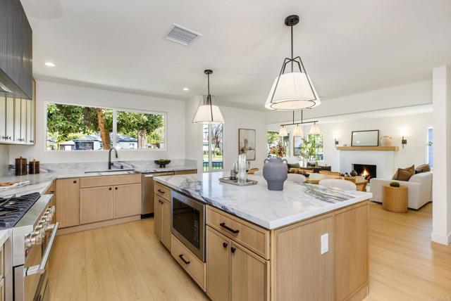 Detail Gallery Image 12 of 28 For 14362 Collins St, Sherman Oaks,  CA 91401 - 3 Beds | 2 Baths