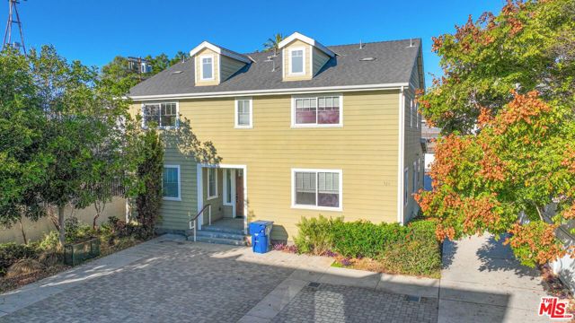 921 W 30th Street, Los Angeles CA: https://media.crmls.org/mediaz/1116bd94-49b9-4309-b942-73484918e361.jpg